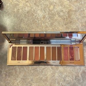 Charlotte Tilbury Pillow Talk eyeshadow pallete